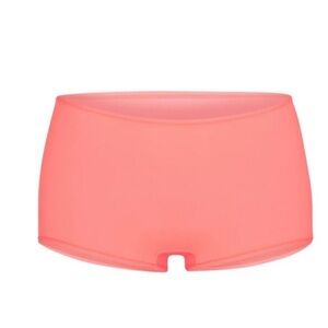 NWT SKIMS fits everybody boy short in sorbet